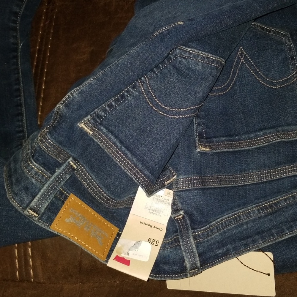 Levis - Picture 2 of 5